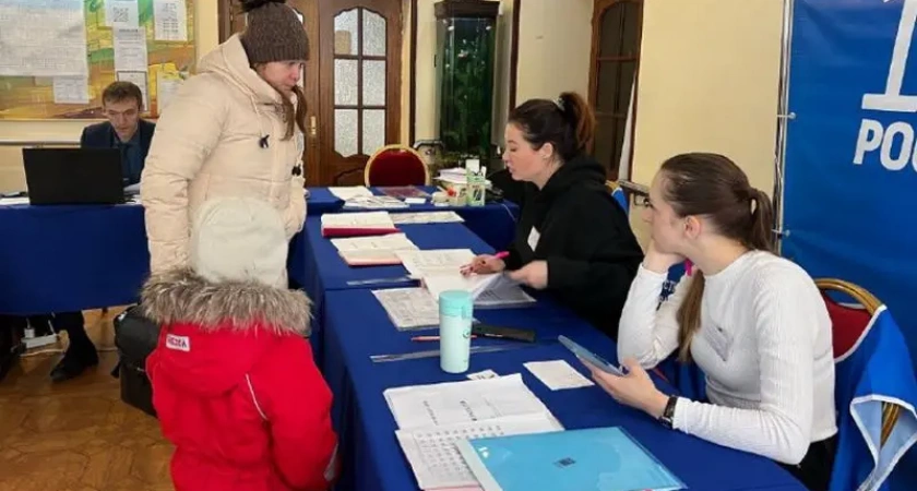 В третий день голосования камчатцев завлекают на выборы президента блинами