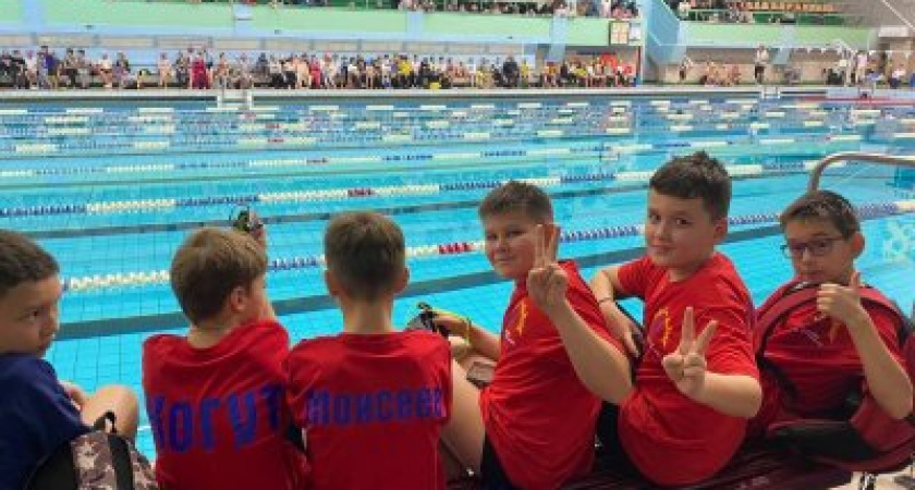 Дед Мороз и Снегурочка заглянули на детские старты  «Весёлые осьминожки»