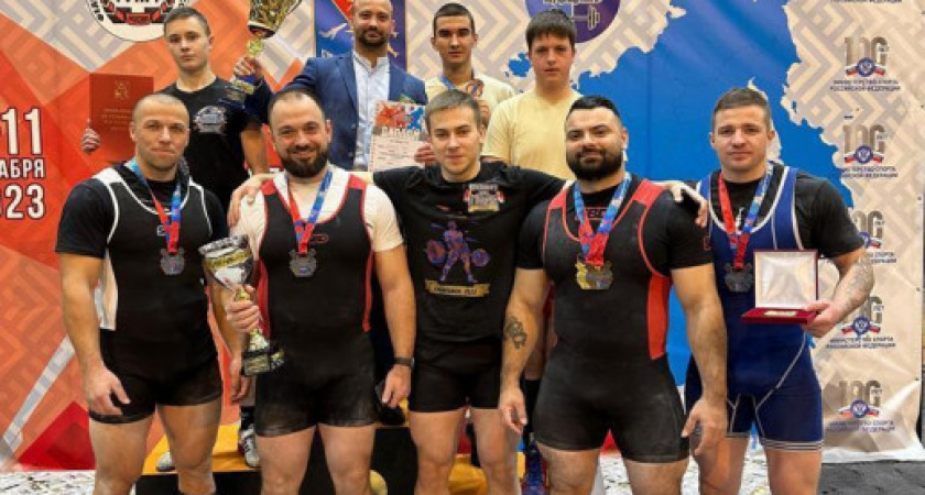 Камчатская сборная по пауэрлифтингу заняла «серебро» на чемпионате ДФО!