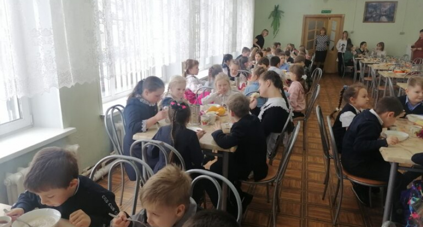 В школьной столовой на Камчатке массово отравились ученики