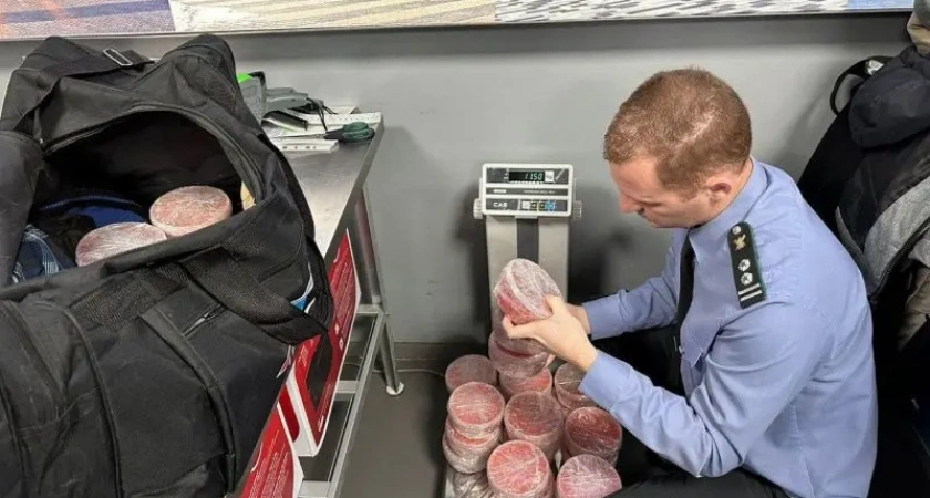 В камчатском аэропорту пассажиру не дали вывезти в Москву лишнюю икру
