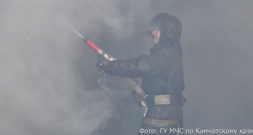 В Елизовском районе загорелся рыбный завод