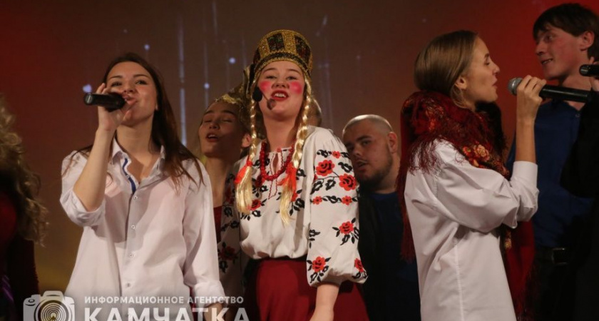 Боевой дух участникам спецоперации на Камчатке поднимают студенты колледжа искусств 
