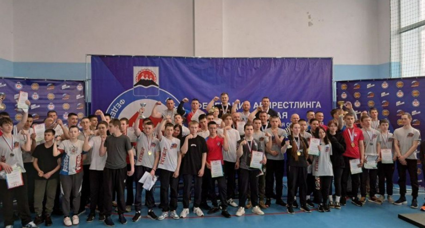 Чемпионат и Первенство по армрестлингу провели на Камчатке