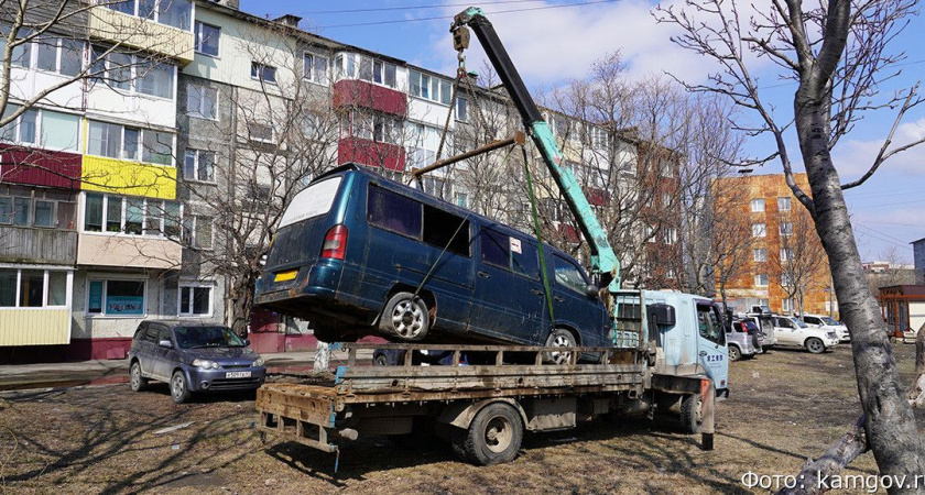 Власти Петропавловска-Камчатского собирают железные «подснежники»