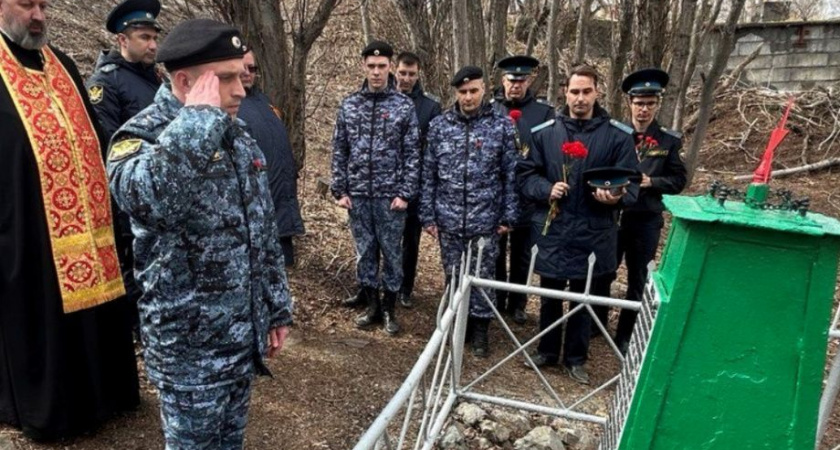 Судебные приставы на Камчатке почтили память моряков-краснофлотцев, погибших 15 октября 1945