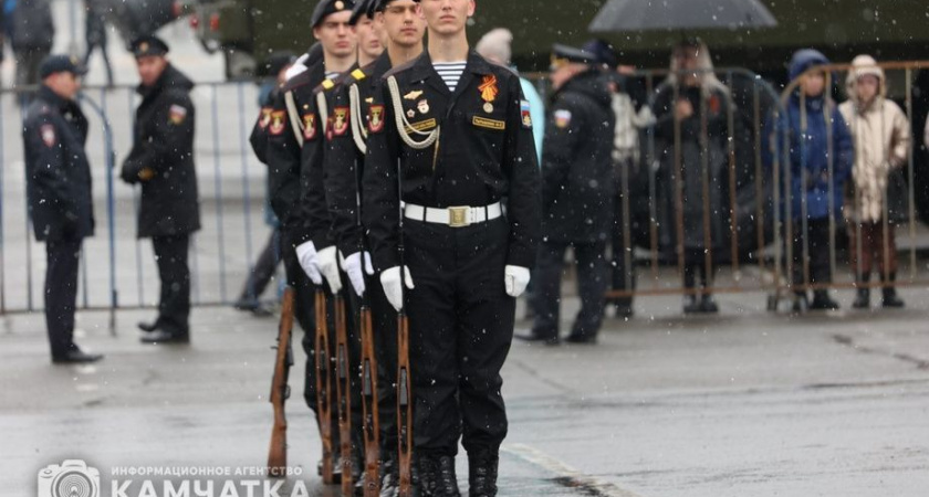 Парад Победы состоялся в Петропавловске-Камчатском (фоторепортаж)