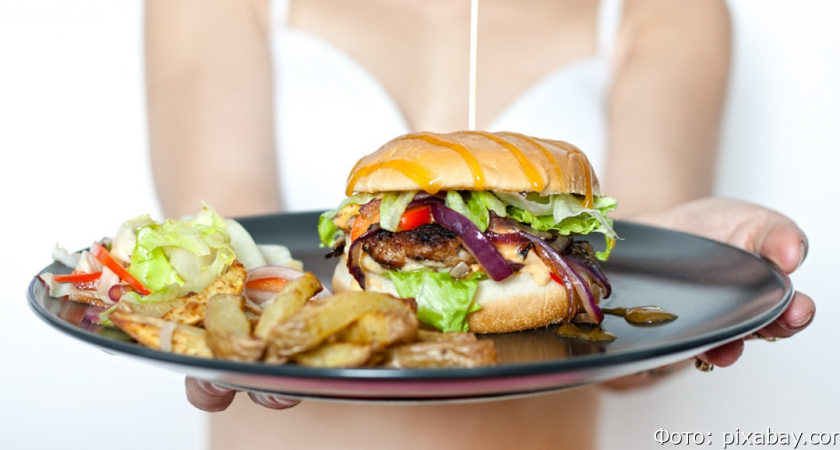 Врач назвал полезные для здоровья блюда и соусы из фастфуда