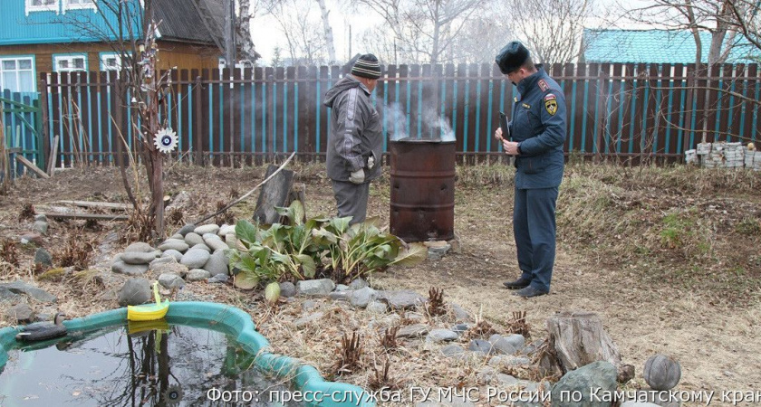 За четыре дня на Камчатке выгорело более 7 с половиной гектаров сухой травы