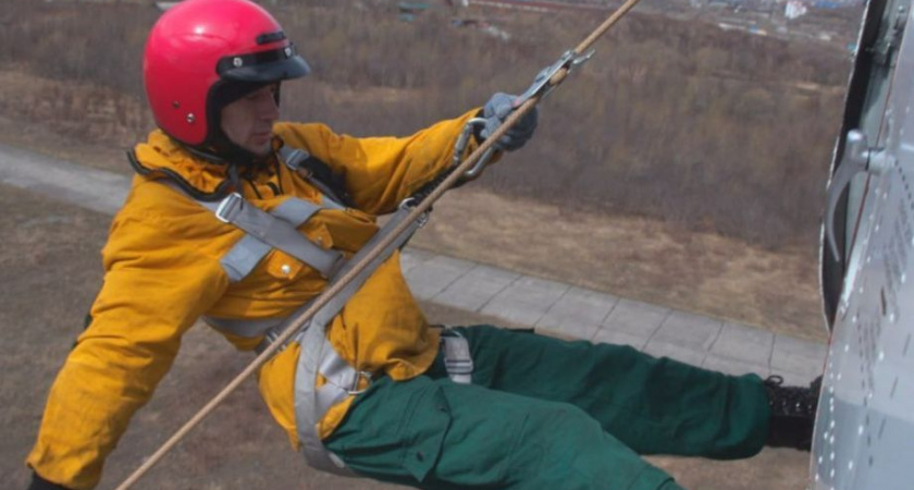 Учения пожарных по беспарашютному десантированию состоялись на Камчатке. Задачи выполнены