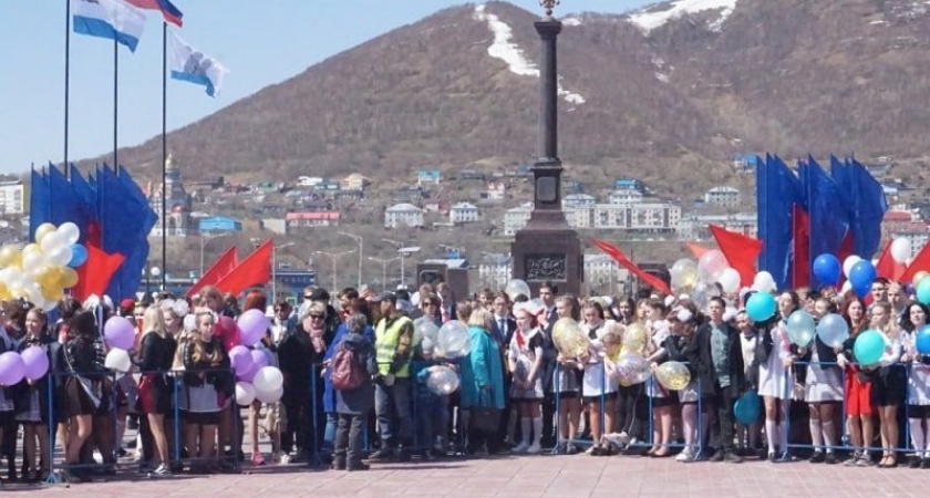 Последний звонок для школьников Петропавловска-Камчатского прозвучит 17 и 18 мая
