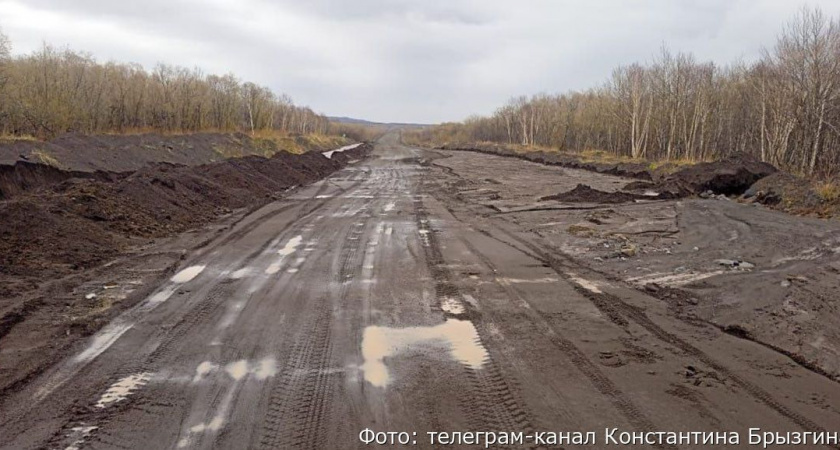 Автобус смог самостоятельно проехать участок дороги в Радыгина, пострадавший от селевого потока