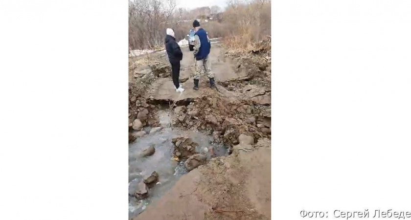 На Камчатке водой размыло дорогу в посёлок Паужетка (видео)