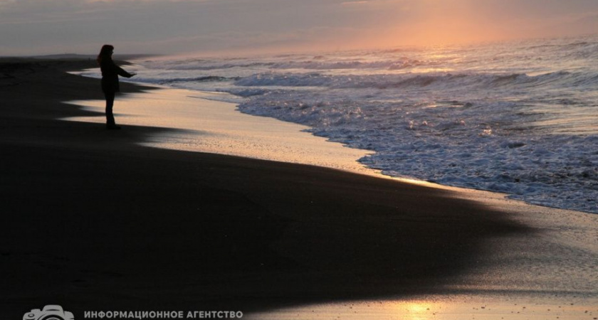 Идут работы по устройству водопропускной трубы на дороге к пляжу в столице Камчатки