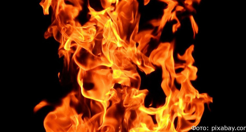 В Петропавловске-Камчатском полыхал расселенный дом