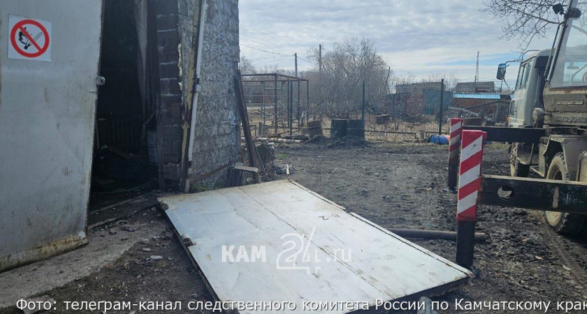 На Камчатке в поселке Палана упавшая воротина убила слесаря