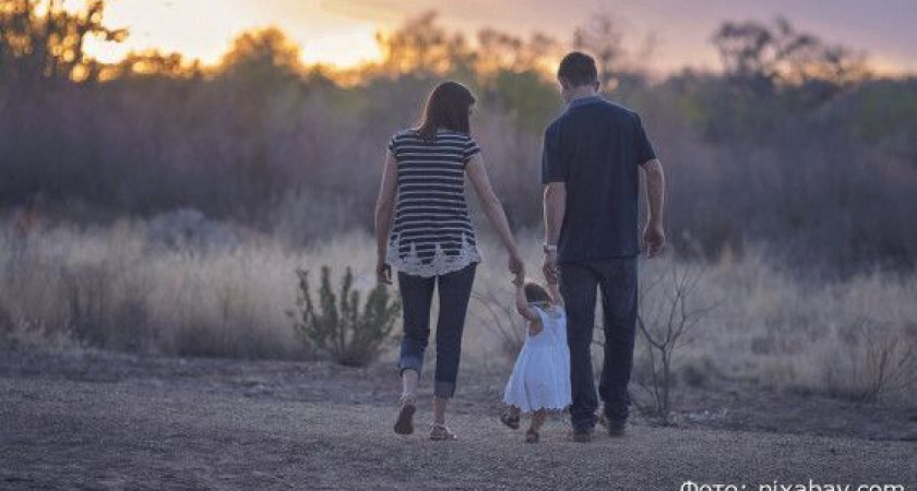 Платить женщинам 200 тысяч рублей за рождение детей до 25 лет предлагают в России