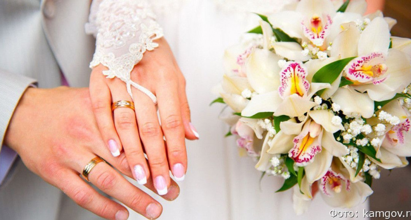 В Петропавловске-Камчатском местные жители массово поженятся на главной уличной сцене