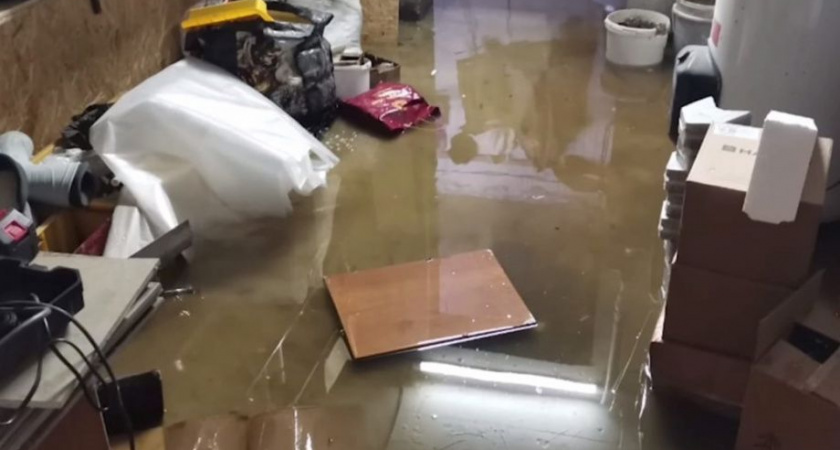 На Камчатке спасатели помогли жителям подтопленных домов