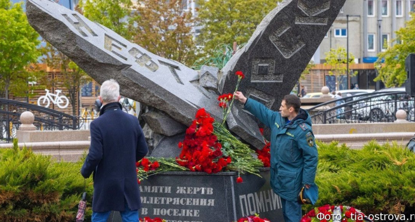 Дальневосточники почтили жертв землетрясения, унесшего более 2 тысяч жизней
