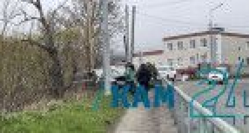 Ночью в Петропавловске-Камчатском «Мерседес» разбился о столб