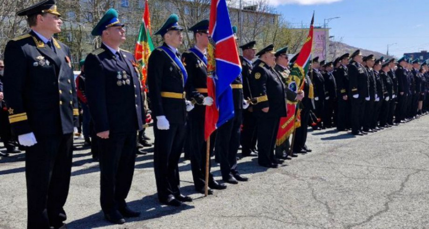 День Пограничника на Камчатке воины отметили построением на площади Дзержинского
