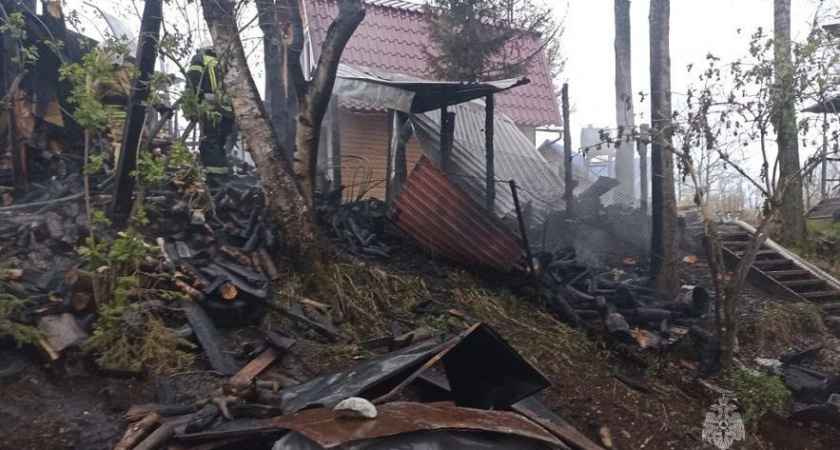 Дачный дом от огня отбили пожарные на Камчатке