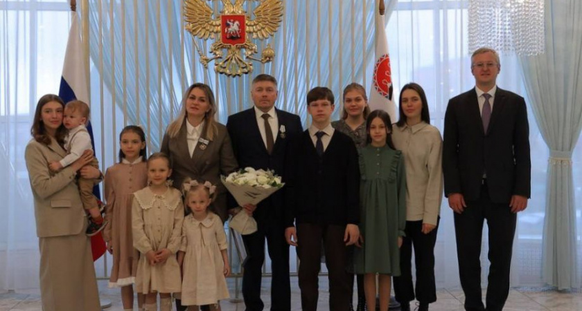 Медаль ордена «Родительская слава» вручена семье Семашкиных на торжественном приеме у губернатора Камчатки