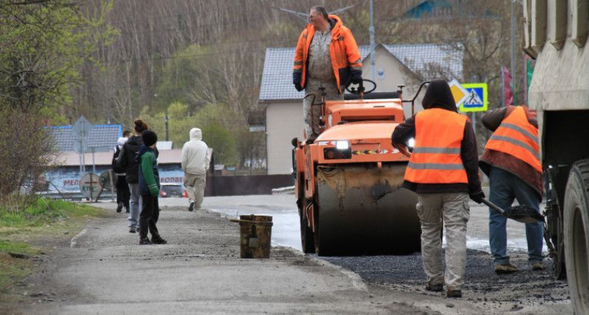 Елизовские дороги на Камчатке приводят в соответствие