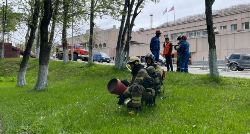 Камчатские спасатели «тушили» здание Камчатскэнерго