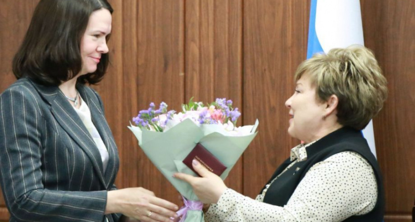 Уполномоченный по правам ребенка в Камчатском крае принесла присягу на сессии ЗакС