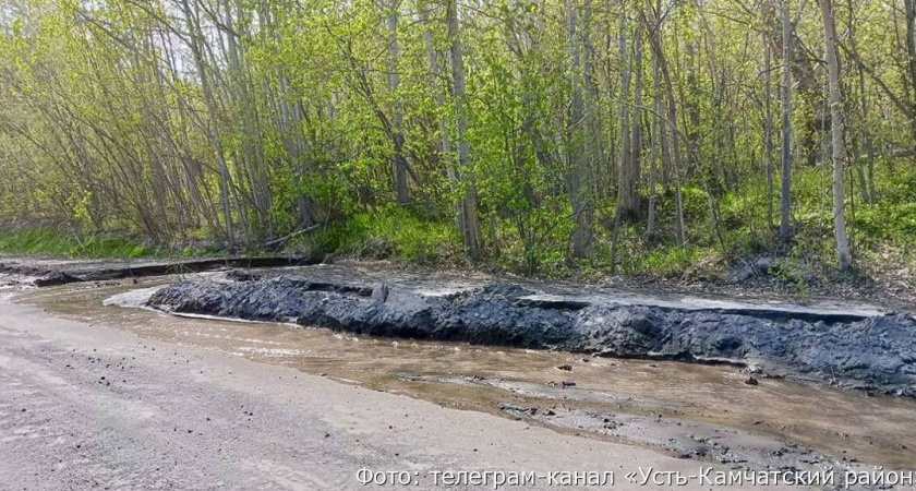 На Камчатке подмыло участок автодороги