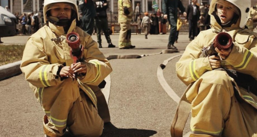 Дети играли в «Зарницу»: Шестьдесят камчатских школьников учились спасать и спасаться