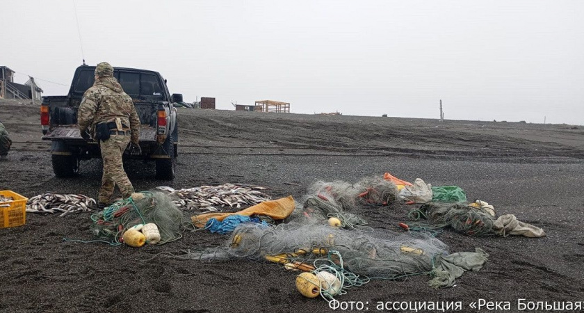 На камчатском берегу Охотского моря задержали браконьеров из числа КМНС
