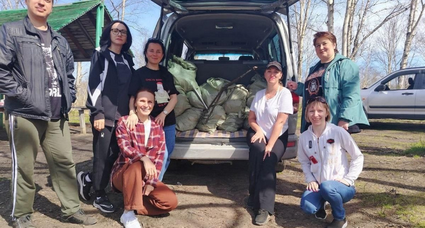 Сотрудники филармонии провели субботник в излюбленном месте отдыха горожан