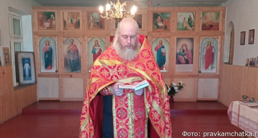 Даст Бог – еще простоит: на севере Камчатки протоиерей освятил школу и рыбзавод