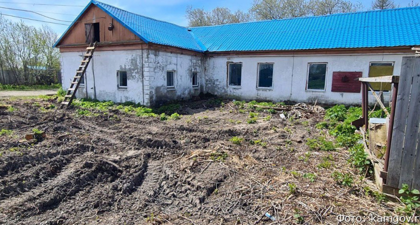 В музыкальной школе в селе Соболево появятся новый пол и благоустроенная территория