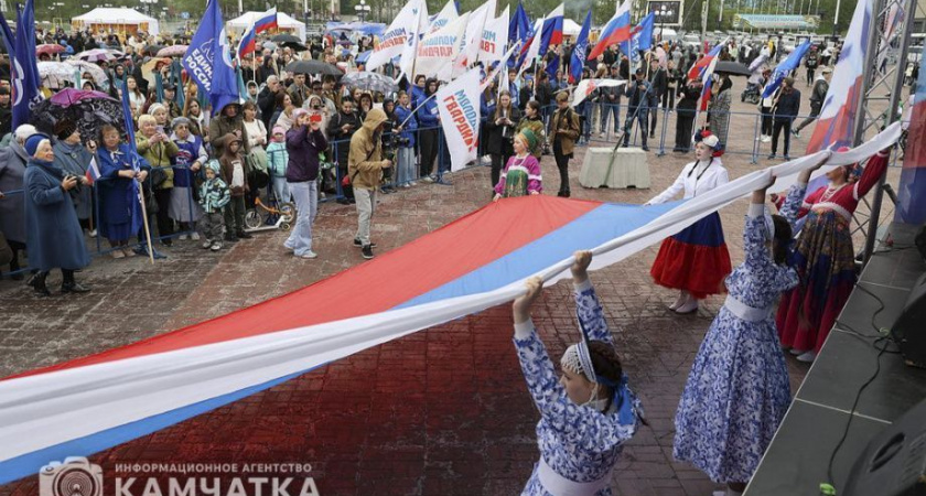 День России отметили на Камчатке многонационально, с митингом, концертом и детскими забавами
