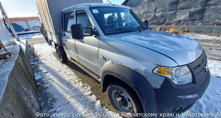 Камчатские приставы выставили на торги грузовик должника