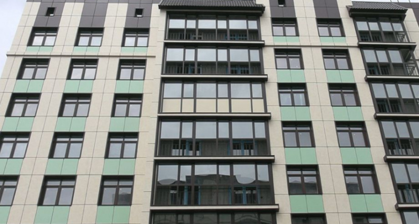 Программа строительства арендного жилья на Камчатке — подрядчик завершает фасадные работы первого дома в Петропавловске