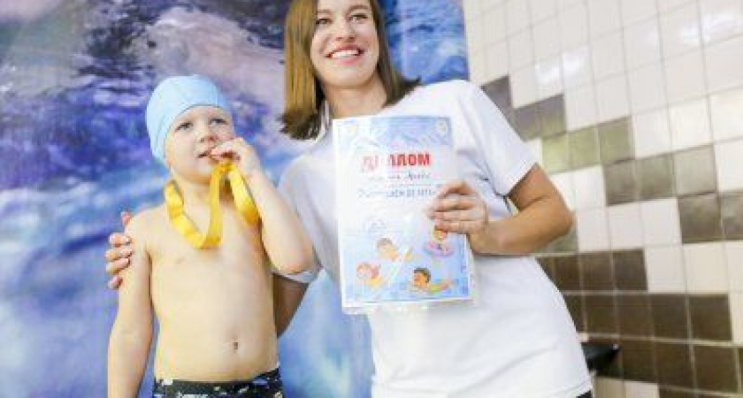 «Доплыли до лета» вместе с малышами из групп  по грудничковому плаванию!