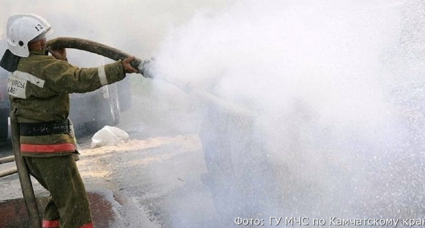 В Петропавловске-Камчатском сгорел задний бампер «Тойоты-Кариб»