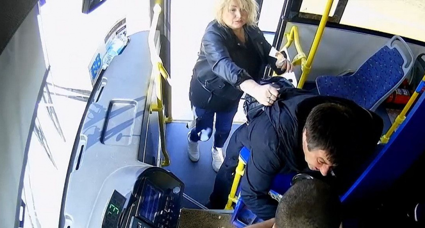 В столице Камчатки разыскивают пассажира, буянившего в автобусе (видео)