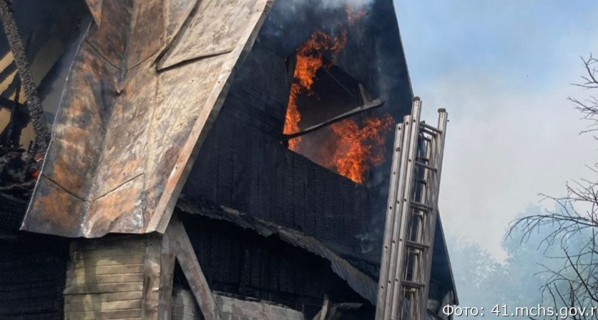 На Камчатке в Елизовском районе сгорела дача