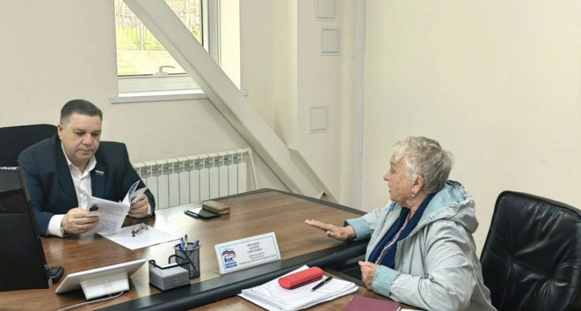 Городские депутаты продолжают вести личные приёмы граждан 