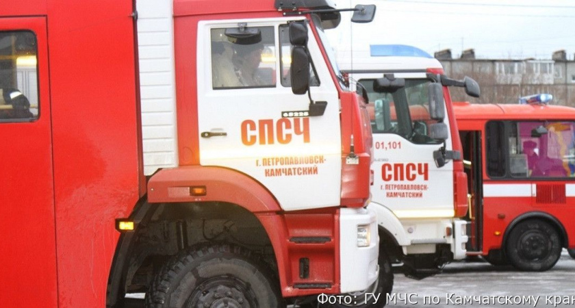 В Петропавловске до рассвета тушили строение на улице Гаражная