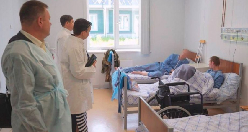 Главы муниципалитетов Камчатки навестили бойцов в военном госпитале