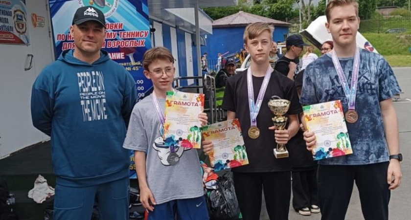 Победителей соревнований по настольному теннису и волейболу наградили в Петропавловске.