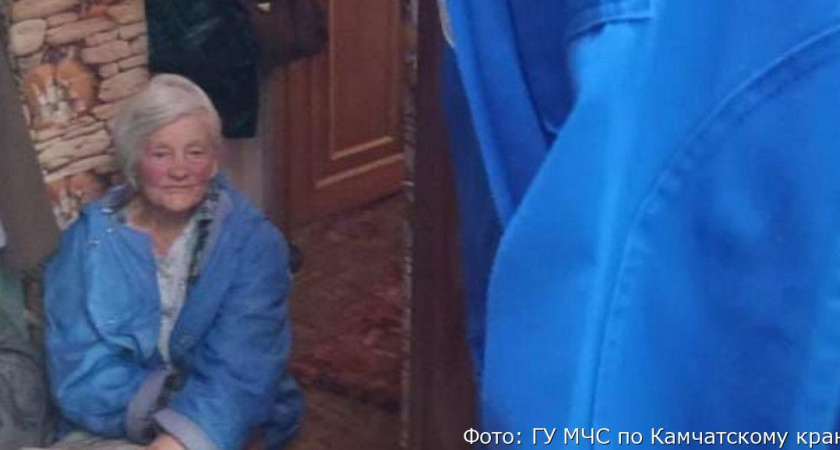 Одна дома: в Петропавловске спасатели вскрыли дверь, чтобы помочь 89-летней бабушке