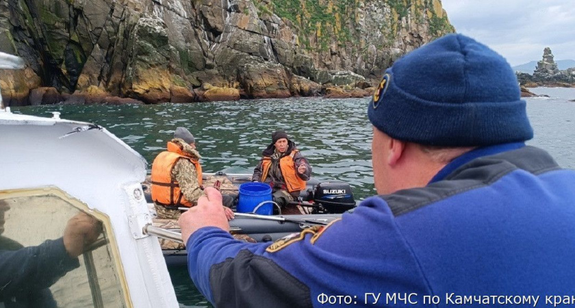 Оранжевый – хит сезона: камчатские спасатели напоминают о важности яркого жилета